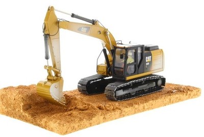 DIECAST MASTERS, Raupenbagger CATERPILLAR 320F mit gealterter Fahrerversion, ...
