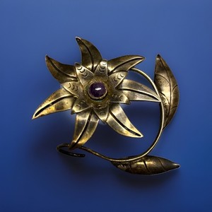 925 Sterling Silver Flower Brooch Pin Bezel Set Purple Amethyst Cabochon