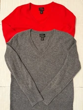 Halogen 100% Cashmere size S LOT of 2 V-neck sweaters red gray
