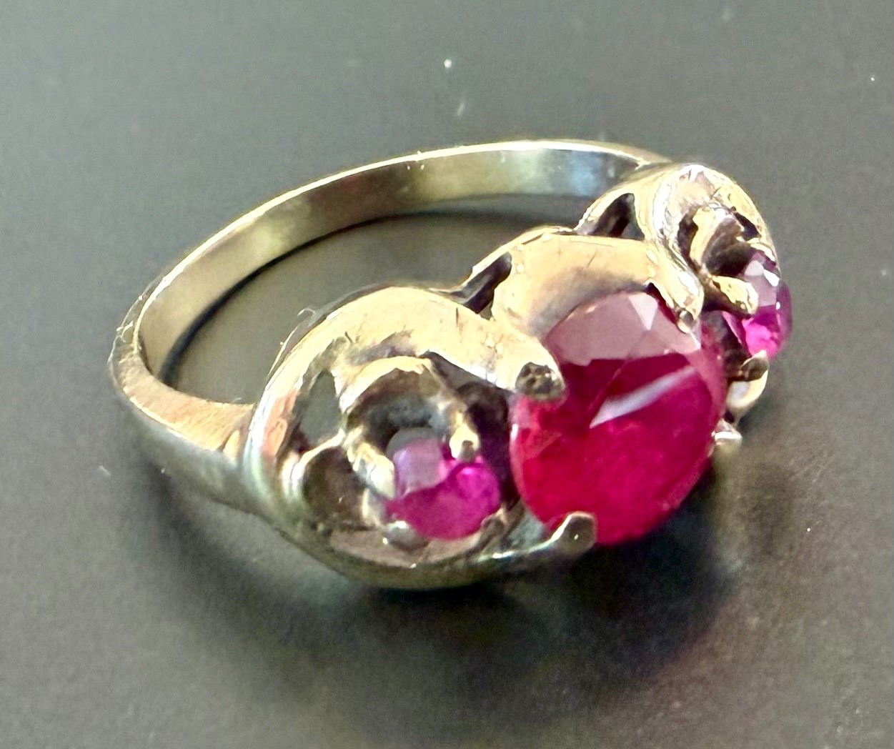 Vintage 10k Solid Gold Handmade 3 Ruby Ring 3.0 g… - image 2