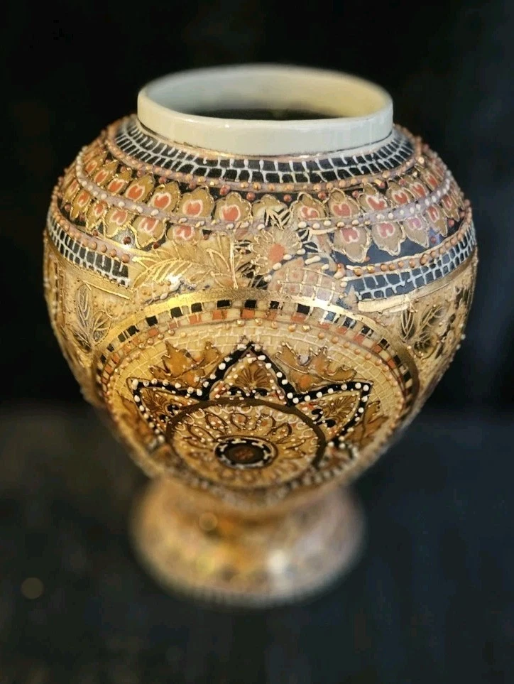 Chinese Porcelain Vase/ Urn  "THE GREAT WALL"  HAND PAINTED 7"