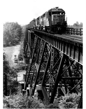 25EE543 RP 1980s DETROIT TOLEDO & IRONTON RAILROAD LOCO 404 TRESTLE