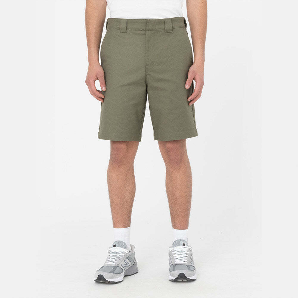 Короткий зеленый костюм в стиле милитари от Dickies Cobden