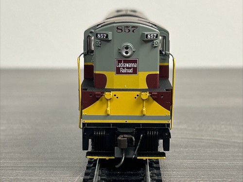 ATLAS HO #7754 Train Master Phase 1 Diesel Locomotive Lackawanna #857 w/DCC! - Picture 8 of 17