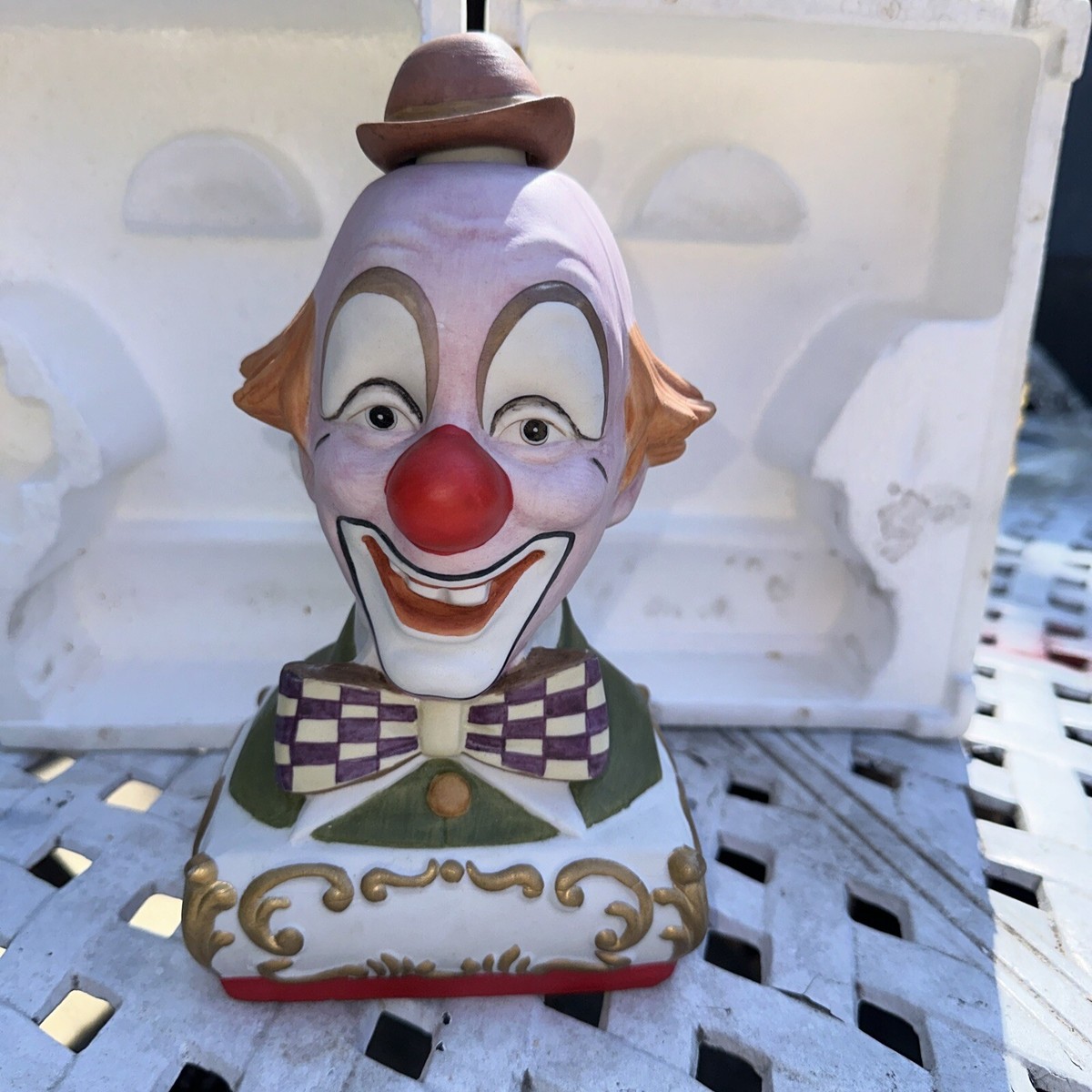 1978 Ezra Brooks Smiley Clown Porcelain Decanter Liquor Bottle 185