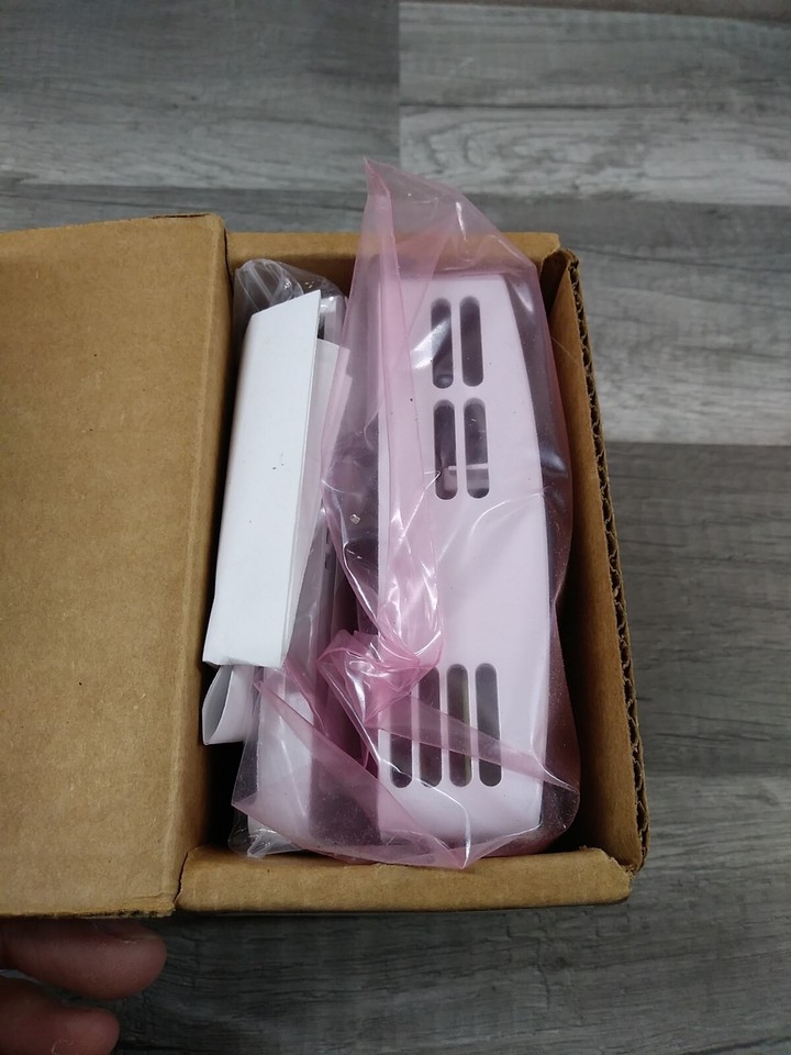 Siemens QAA22SS.EWSN Room Temperature Sensor - White, 0-10V / 4-20mA Selectable Output For HVAC