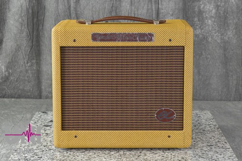 Vintage Fender Vibro Champ Tube Amp W/ Soft case In Very Good Condition - Picture 2 of 23