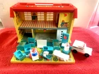 Vintage 1976 Little People Children’s Hospital #931 most Accessories