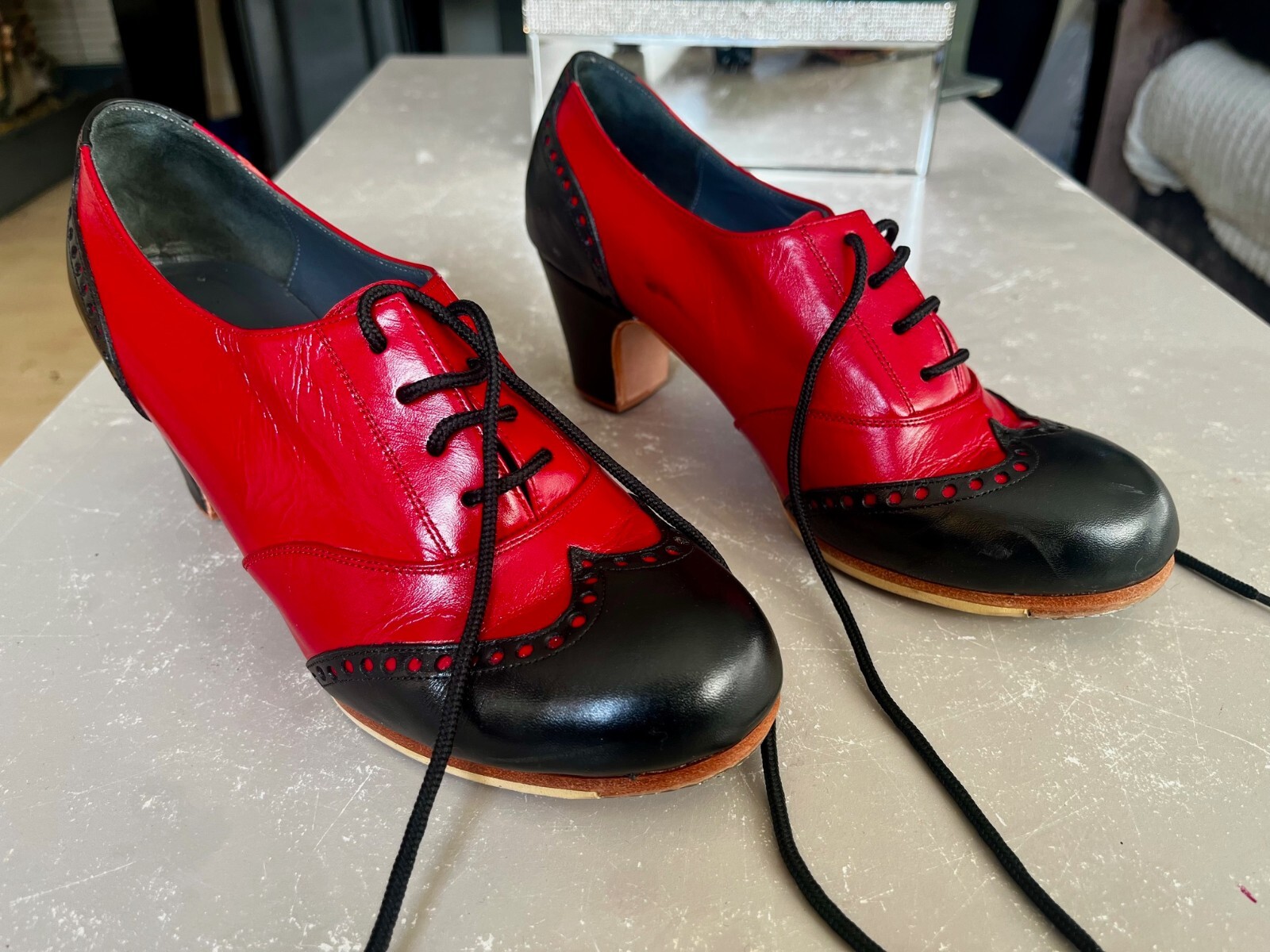 Auténticos zapatos profesionales de piel flamenca. Hecho a mano en España