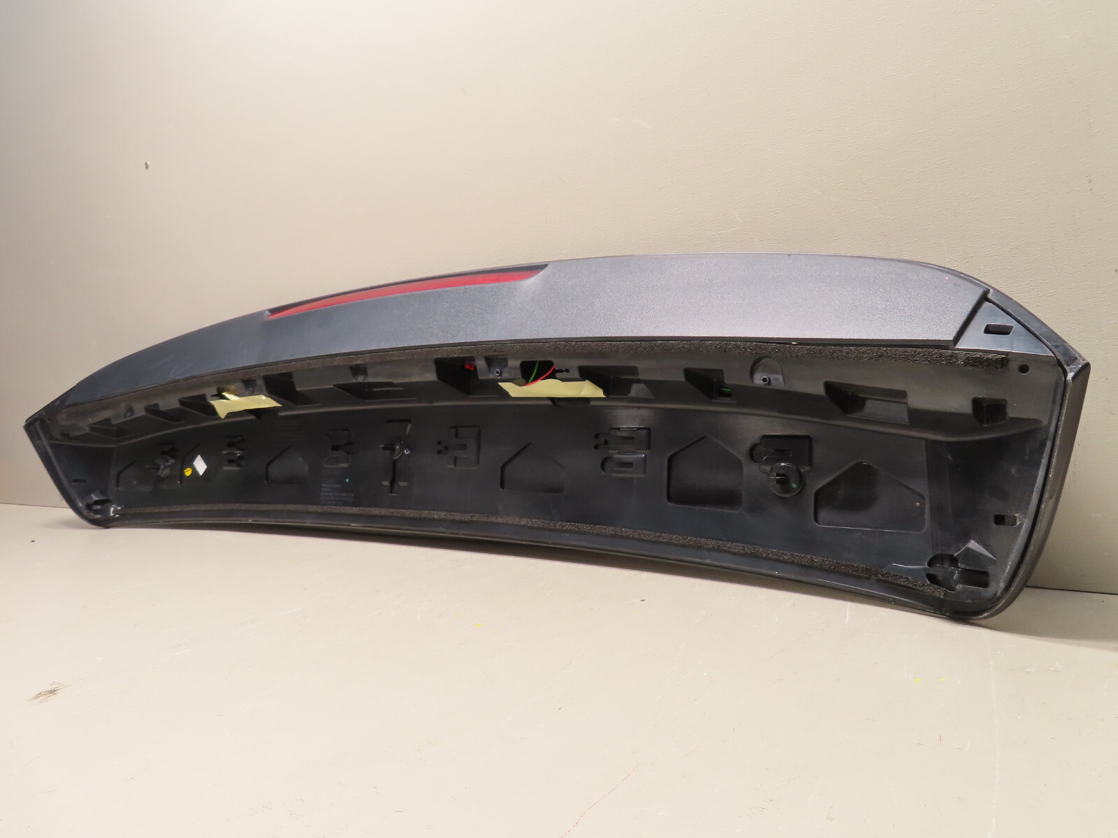 2016-2020 BENTLEY BENTAYGA REAR ROOF SPOILER WING BRAKE LIGHT OEM 36A 827 933