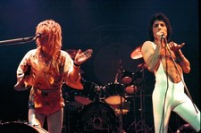 $1.00     4x6 inch Original Photo   QUEEN   FREDDIE MERCURY   BRIAN MAY     r