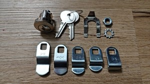 Multipurpose Mailbox Keyed Lock with 5 Cams/Latches and 2 Keys - Excellent