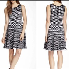 Alice + Olivia Black and White Geometric Sleeveless Fit-and-Flare Dress ⚠️⬇️