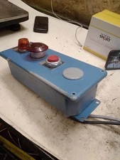 HOFFMAN 4 UNIT PUSHBUTTON ENCLOSURE ED4PB with Allen Bradley buttons 