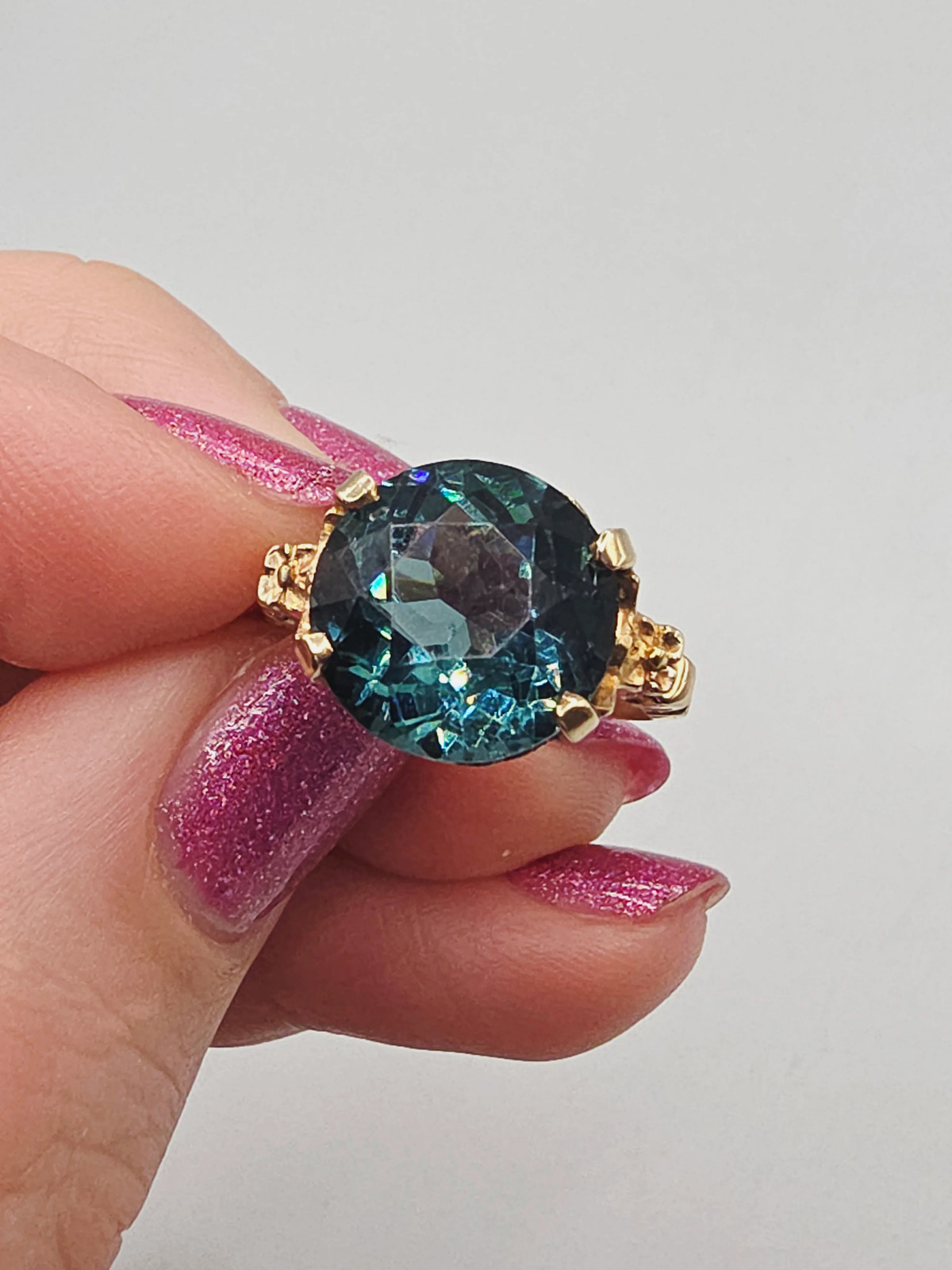 Solid 10K Yellow Gold Ring with Large Round-Cut T… - image 10