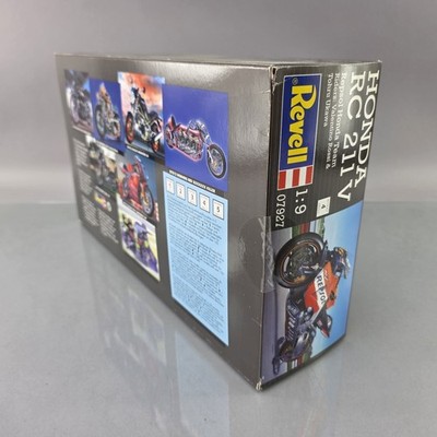Revell 1/9 Honda RC211V Repsol Honda Motorcycle Team Rider