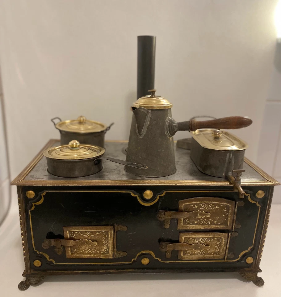 Ancienne cuisinière jouet &ses accessoires en tôle Napoléon III (40 x 26 x18 cm) - Photo 3/4
