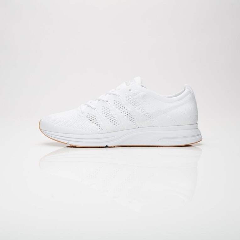 nike flyknit trainer white gum