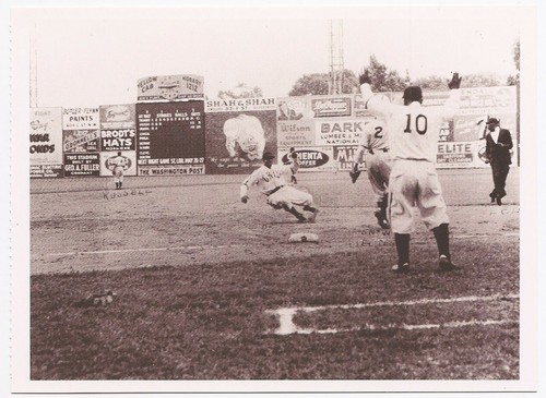 Negro League Baseball Postcard - Cool Papa Bell, Homestead Grays - In Action