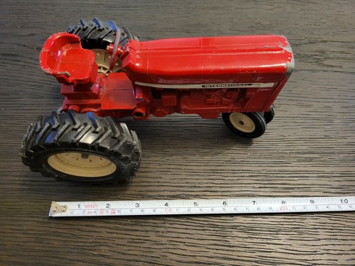 Vintage ERTL - International Farm Tractor Working Steering - Red - 1:16 Diecast - Picture 4 of 7