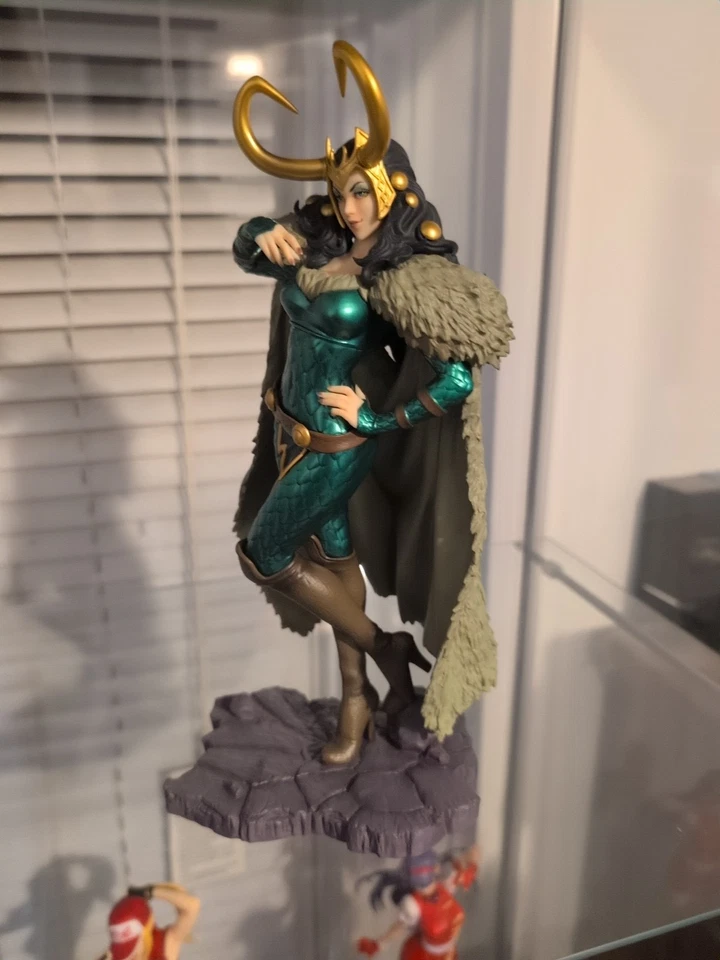 Estatueta Kotobukiya Universo Marvel Lady Loki Bishoujo escala 1/7 - Imagem 4 de 4