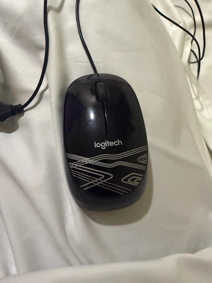 Logitech B100 USB Souris Standard avec Fil - Noir (910-003357) - Photo 1/1