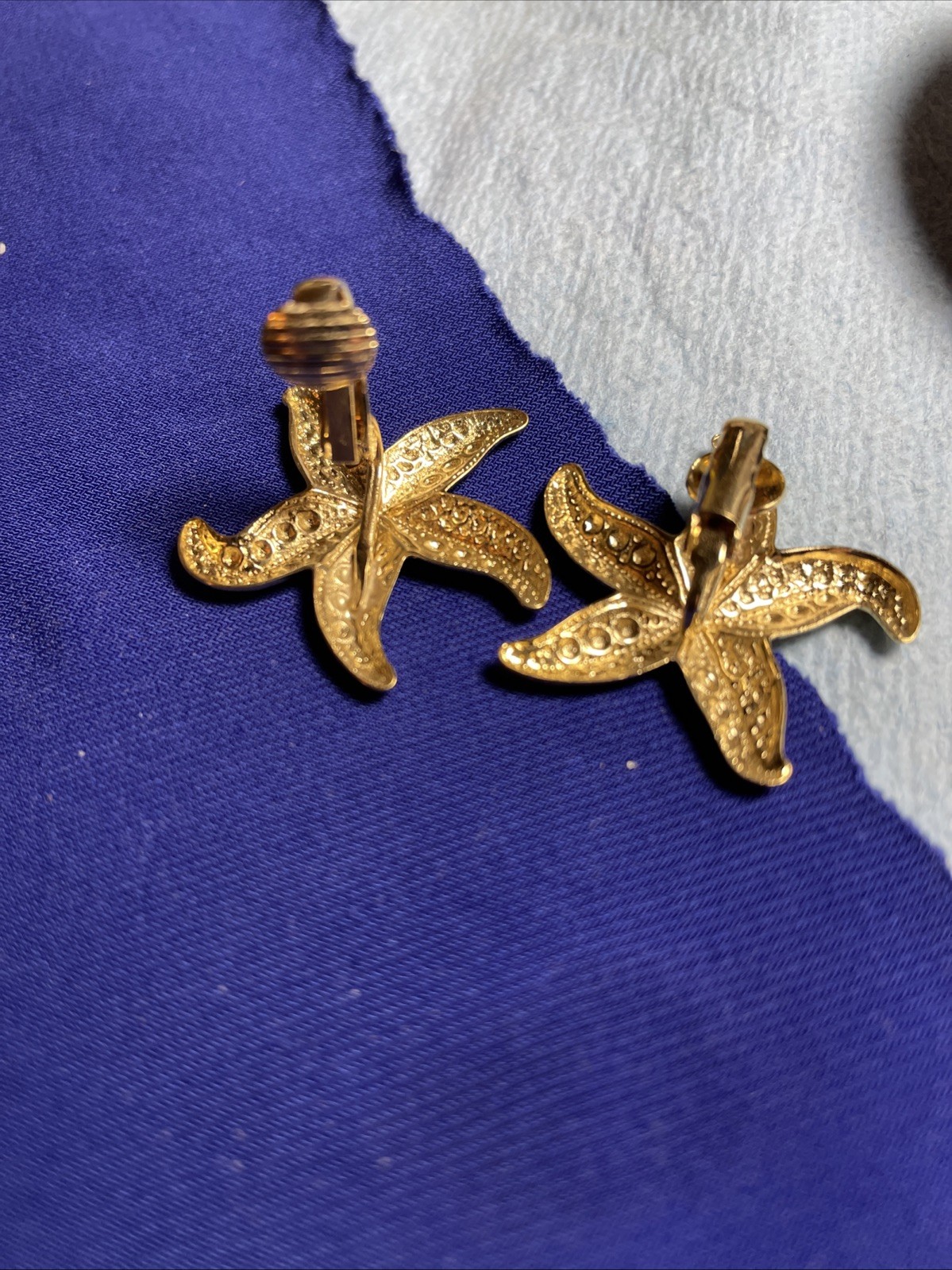 Gold Starfish Statement Earrings - Unsigned Vinta… - image 3