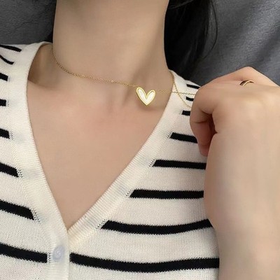 Fashion Forward Gold Herz Halskette einzigartiges Design für mühelosen Stil