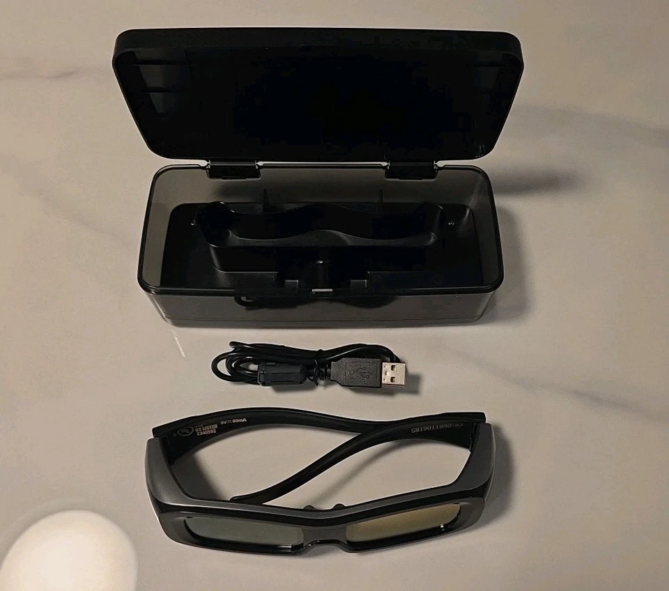 Panasonic 3D Glasses Model TY-EW3D2MA Full HD + USB Cable + Storage Case - Image 2 of 3