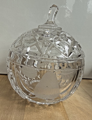 Bonboniere oder Zuckerdose geschliffenes Kristall Vintage mit Birne