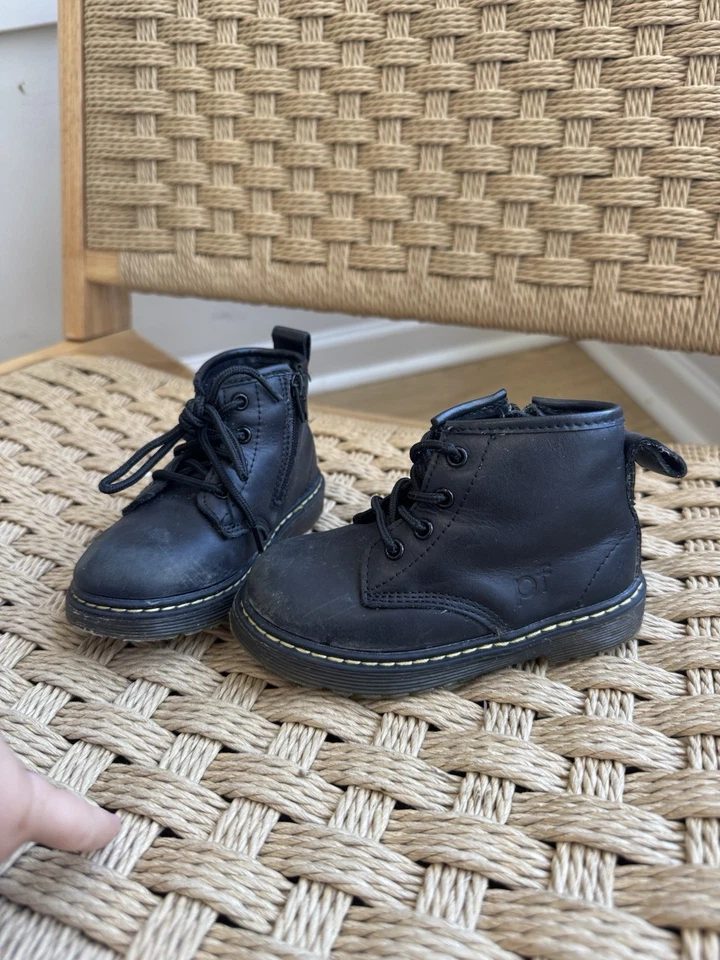 Piper Finn Combat Boots Size 6c Pre Owned Condition Black - Image 2 of 4