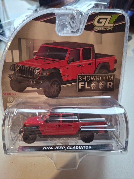 Greenlight Showroom Floor Series 7 2024 Jeep Gladiator Tuscadero (NG44)-image