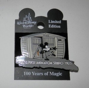 ディズニー　ピン　100 years of magic セット Amazon.com: Disney100 Years of Magical Moments, Limited