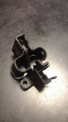 Mercedes-Benz E (W211) 2004 Motorhaube Haubenschloss Schnäpper A2038800060