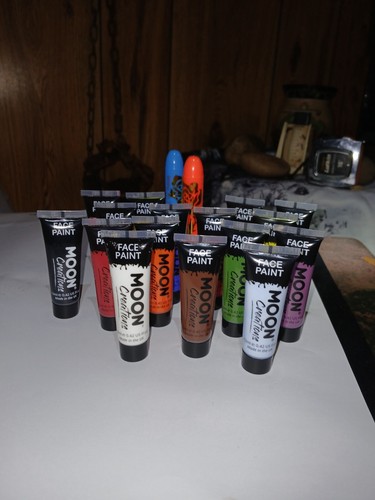 Moon Creations Face Paint Lot Of 16 & 2 Glow In The Dark Face Paint Sticks