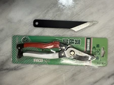 Japanese-style professional-grade secateurs and Grafting Knife