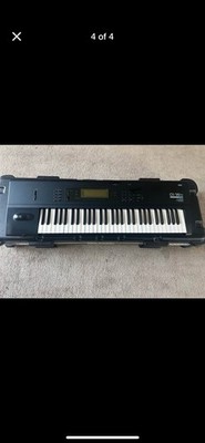 Korg M1 61-Key Keyboard Synthesizer Music Workstation Black