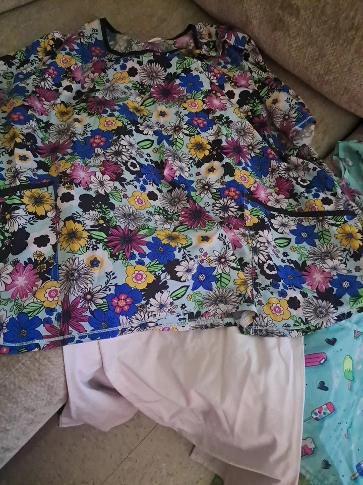 Conjunto Exfoliante Uniformes de Enfermería Talla 2/3X en Diferentes Colores y Estilos con Bolsillos Foto 3 de 4