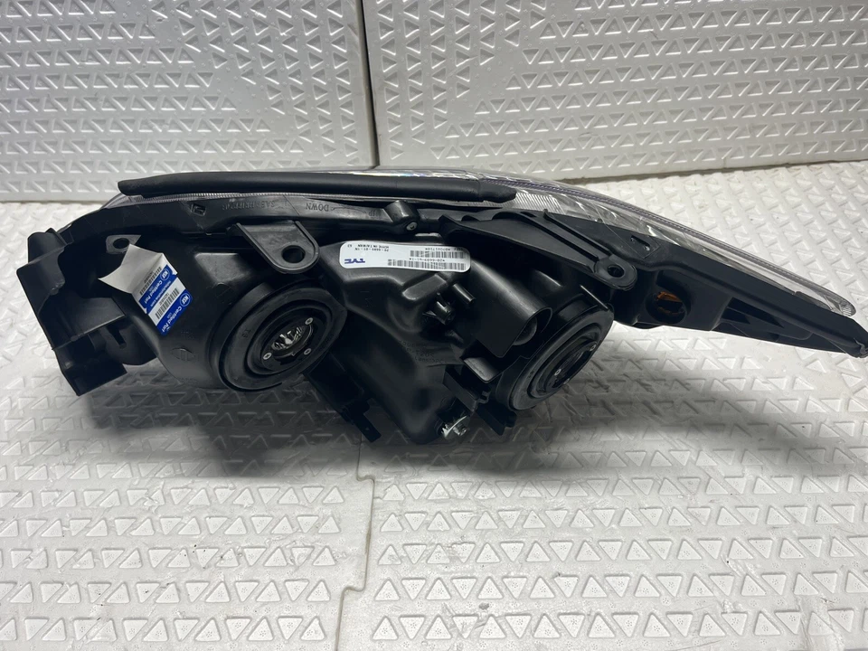 Faro halógeno para Scion tC 2005-2007 lado derecho/pasajero TYC Foto 4 de 4