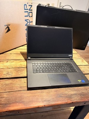 Gaming Laptop GIGABYTE AORUS 15 | RTX 4060 | i7-13620H | 16GB RAM | 1TB SSD