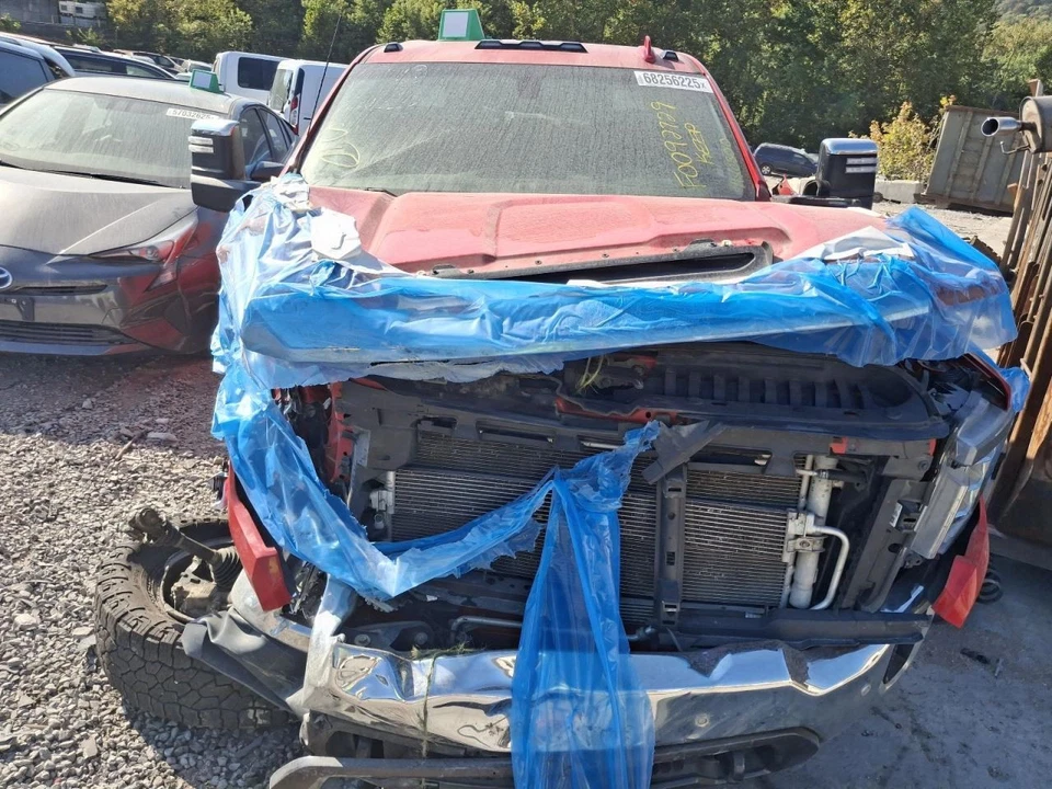 Depósito de lavadora GMC SIERRA 2500 2021 4x4 OEM usado 3680091 174 k millas Foto 2 de 4