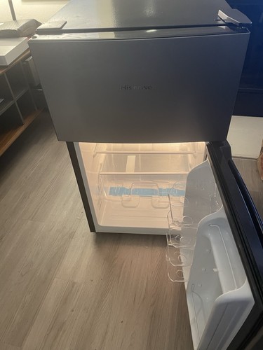 Hisense Compact 2-Door Top-Freezer Fridge, Black, Manual Defrost, Shelves