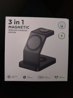 Wireless Charger Station Magnetic 3 In 1 Fast Wireless Charging Stand For IP Hot