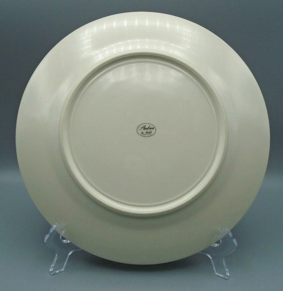 Plato de pastel Andrea by Sadek Donna flores púrpuras y blancas con adornos dorados blancos apagados  Foto 4 de 4