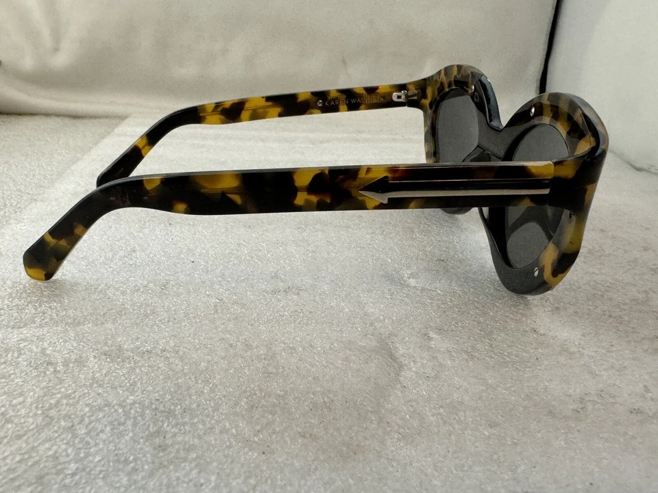 Parche de flores Karen Walker - tortuga / negro Foto 4 de 4