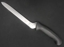 Mercer M22408 High Carbon No Stain Offset Bread Knife. 8" Blade