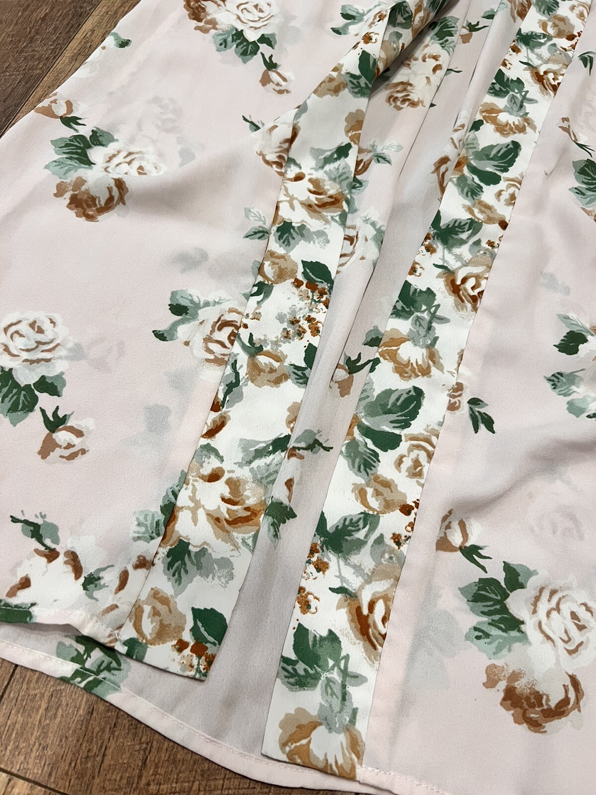 Lily White Boutique Long Kimono Floral Pale Pink Roses Size Small Open