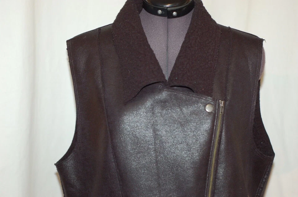 C & C California Womens Vest Large L Faux Fur Shearling Side Zipper Sleeveless - Image 2 of 4