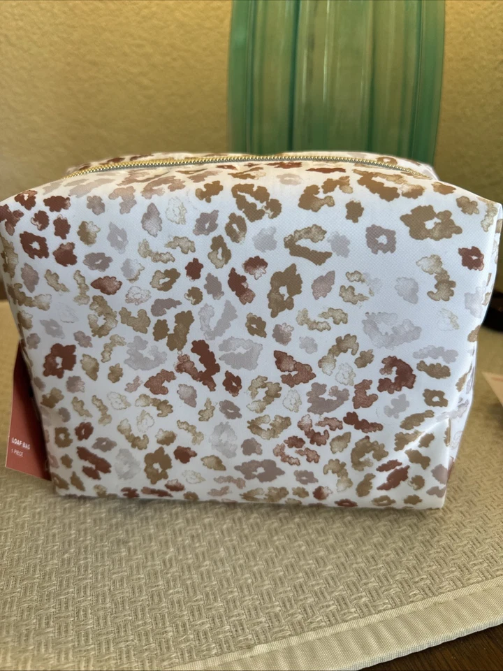 Bolso de Viaje Colección Maquillaje Belleza Sonia Kashuk Leopardo - Con Dos Pinzas para el Cabello Foto 2 de 4