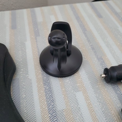 100% Genuine Garmin Car Charger GPS, Dash Mount, Window Mount, Clip - Picture 6 of 15